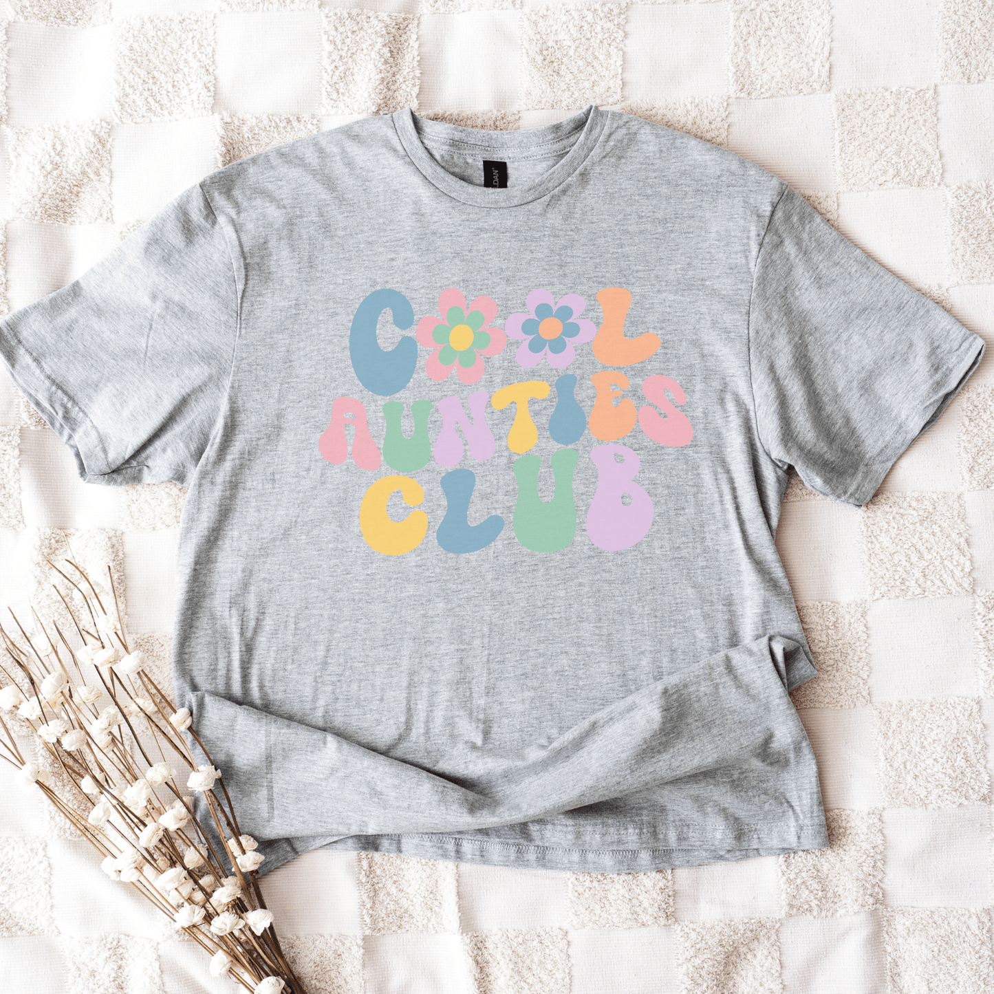 Cool Aunties Club Shirt | Retro Auntie Gift or Pregnancy Announcement