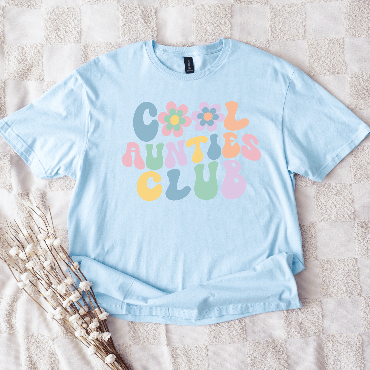 Cool Aunties Club Shirt | Retro Auntie Gift or Pregnancy Announcement