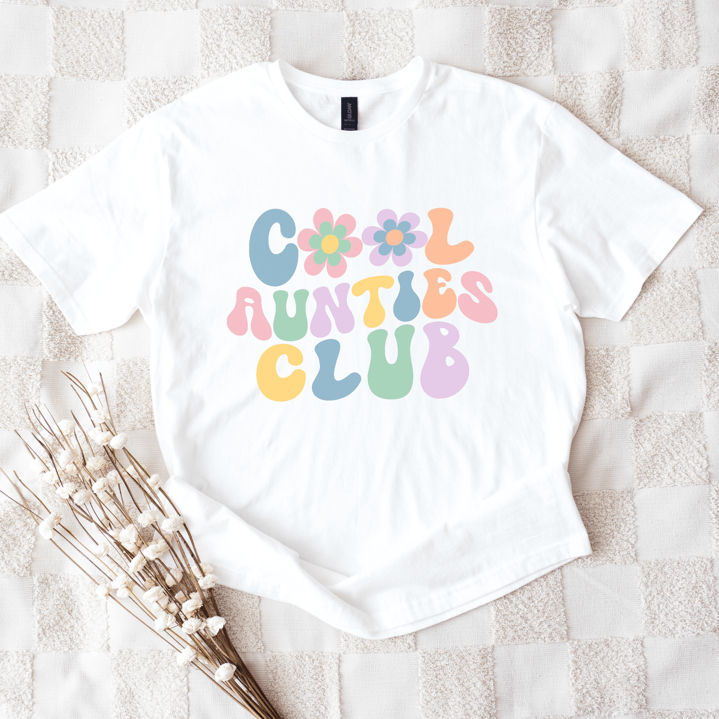 Cool Aunties Club Shirt | Retro Auntie Gift or Pregnancy Announcement