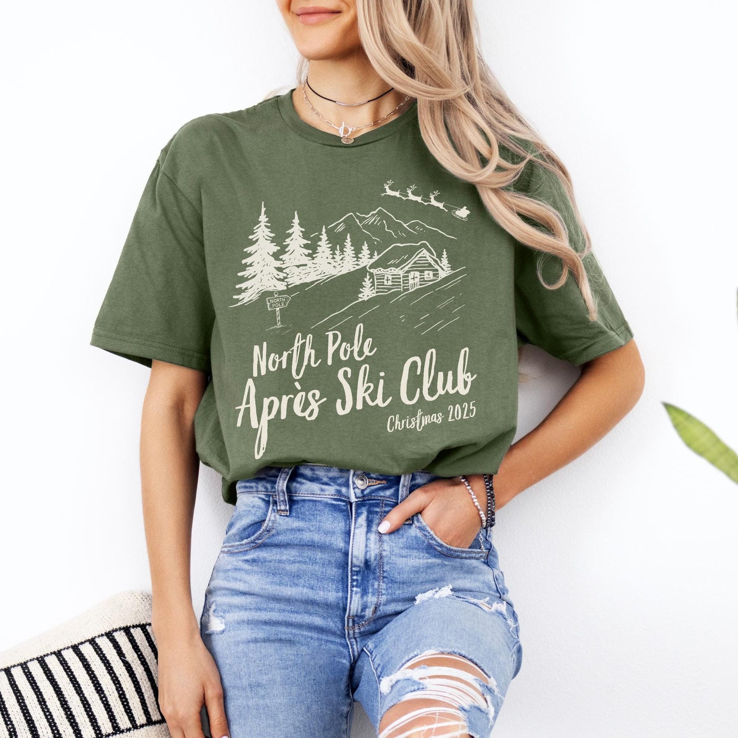 Après Ski Club Shirt, Matching Family Christmas Tshirts, Christmas Group Tees, Ski Vacation Gifts, Trendy Holiday Gift, Vintage Santa Shirts