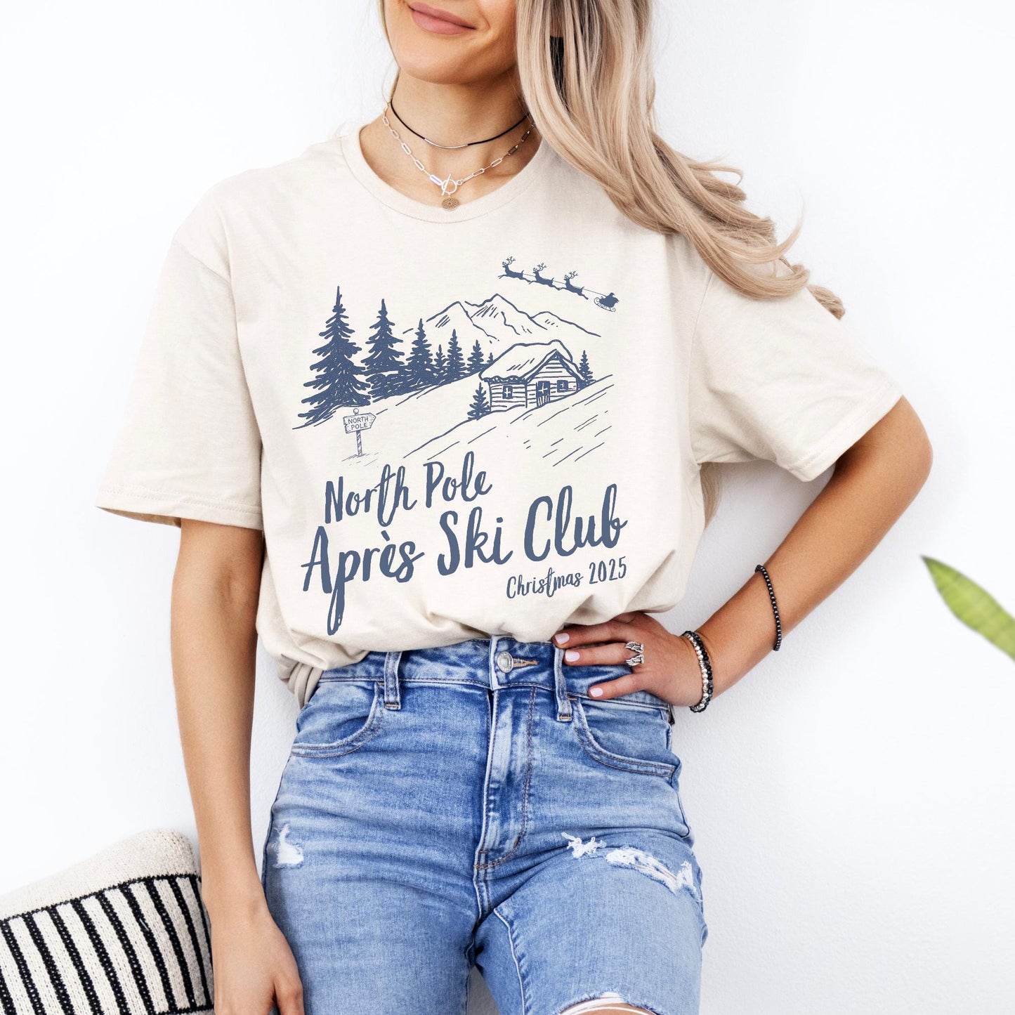 Après Ski Club Shirt, Matching Family Christmas Tshirts, Christmas Group Tees, Ski Vacation Gifts, Trendy Holiday Gift, Vintage Santa Shirts