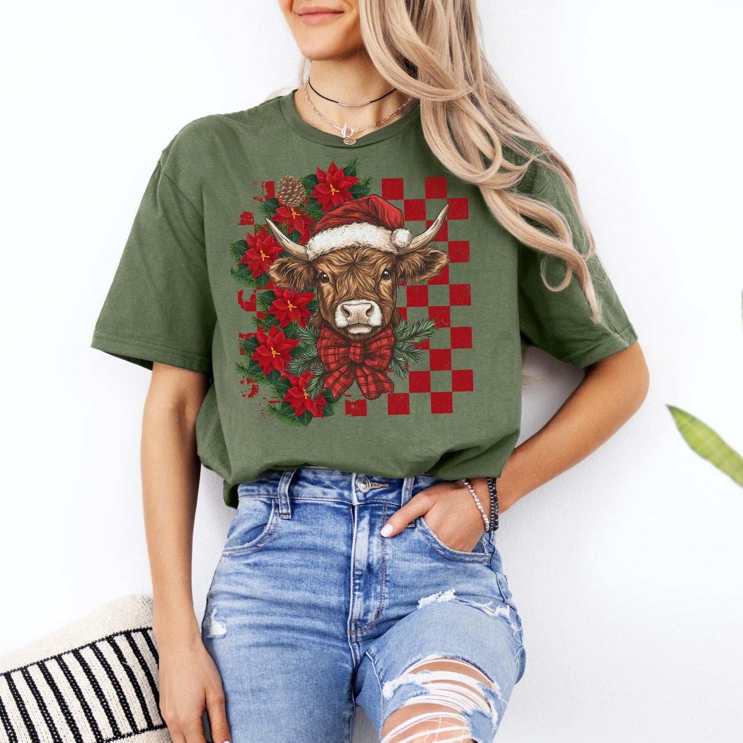 Highland Cow Christmas Shirt, Vintage Cowgirl Holiday Tee, Western Christmas Outfit, Cute Country Xmas T-Shirt, Coquette Cowgirl Gift