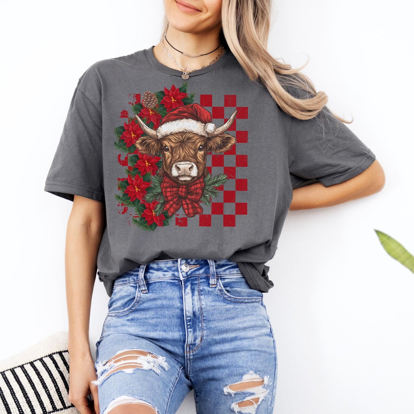 Highland Cow Christmas Shirt, Vintage Cowgirl Holiday Tee, Western Christmas Outfit, Cute Country Xmas T-Shirt, Coquette Cowgirl Gift