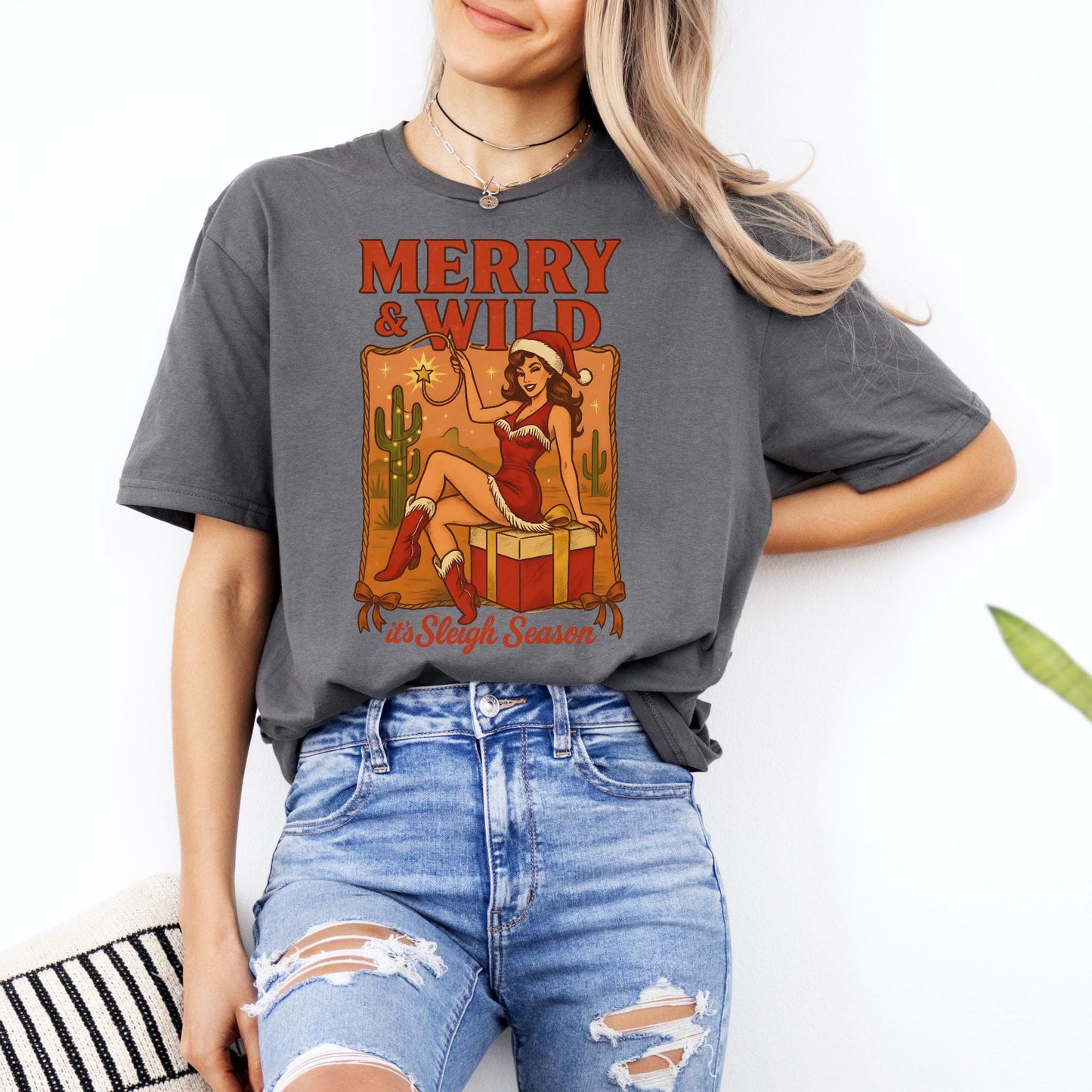 Western Christmas Shirt, Vintage Merry Christmas TShirt, Christmas Western Outfit, Xmas Gift For Her, Coquette Cowgirl Tee, Holiday Crewneck