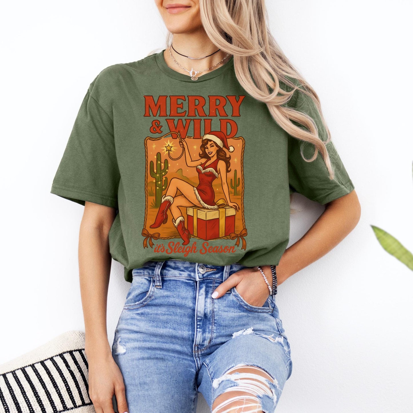 Western Christmas Shirt, Vintage Merry Christmas TShirt, Christmas Western Outfit, Xmas Gift For Her, Coquette Cowgirl Tee, Holiday Crewneck