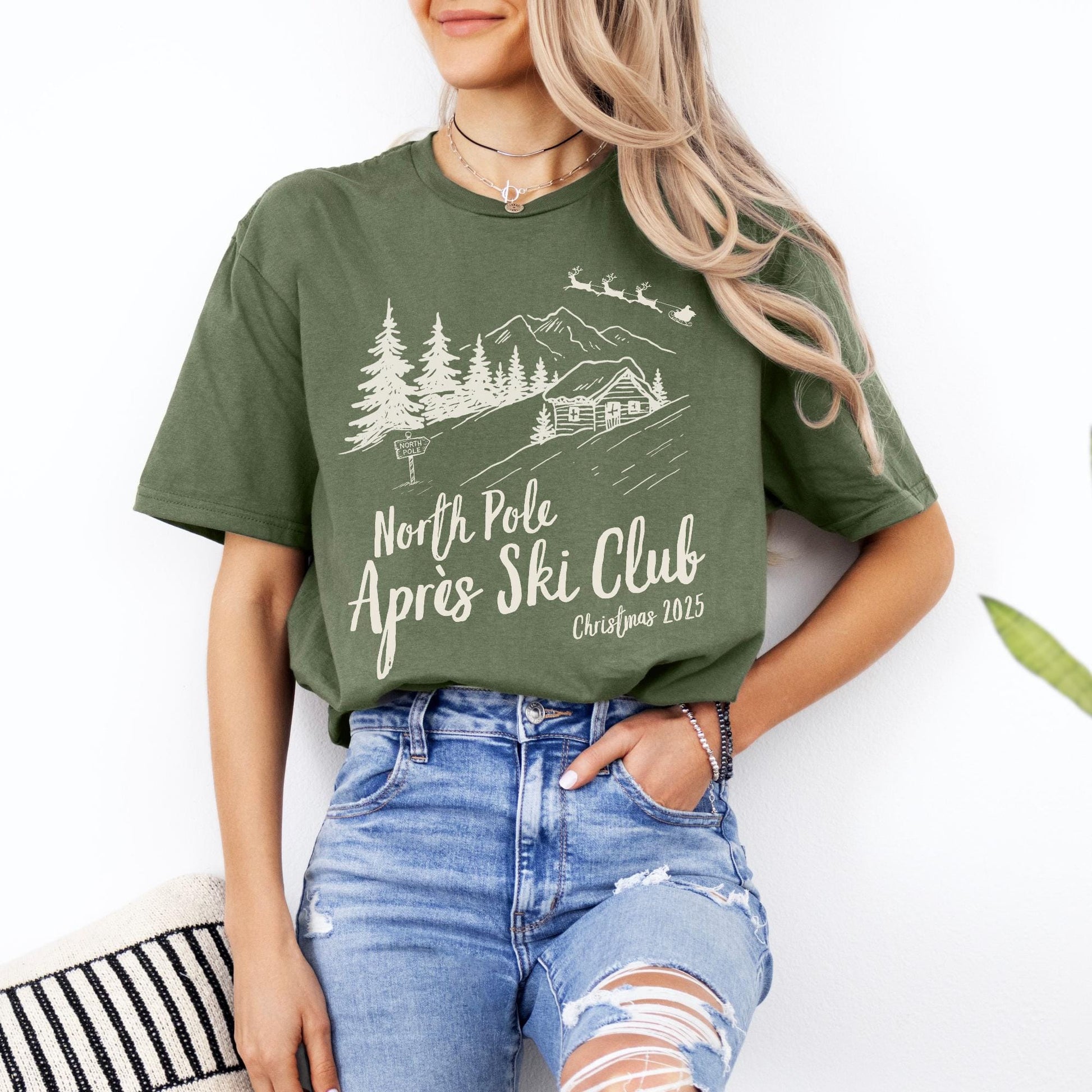 Après Ski Club Shirt, Matching Family Christmas Tshirts, Christmas Group Tees, Ski Vacation Gifts, Trendy Holiday Gift, Vintage Santa Shirts