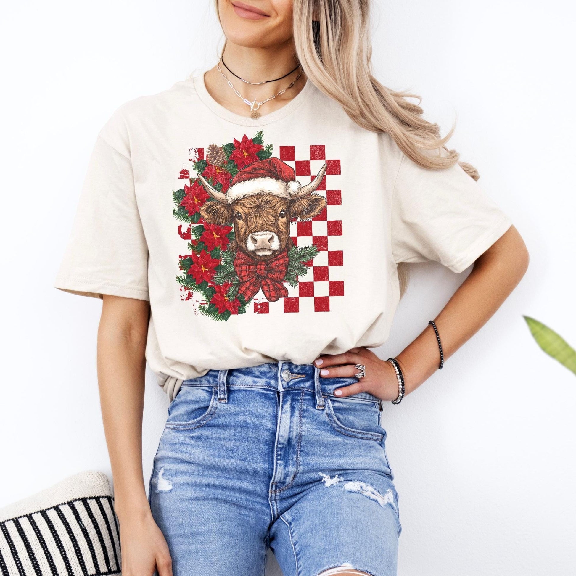 Highland Cow Christmas Shirt, Vintage Cowgirl Holiday Tee, Western Christmas Outfit, Cute Country Xmas T-Shirt, Coquette Cowgirl Gift